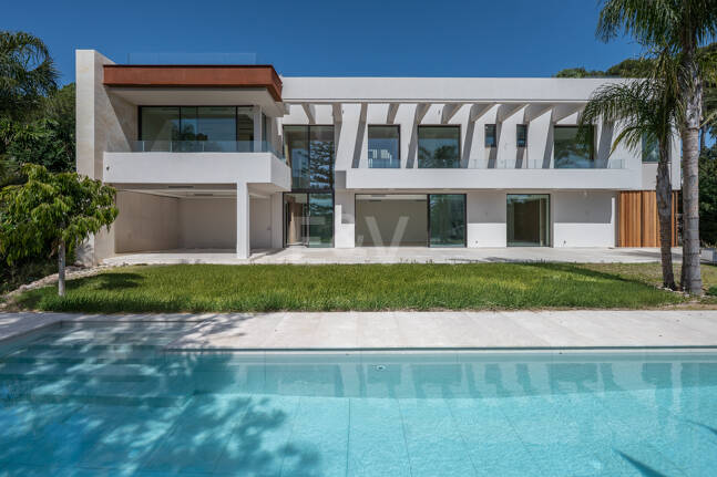 Luxuriöse, neu erbaute Villa mit Meerblick in Los Monteros