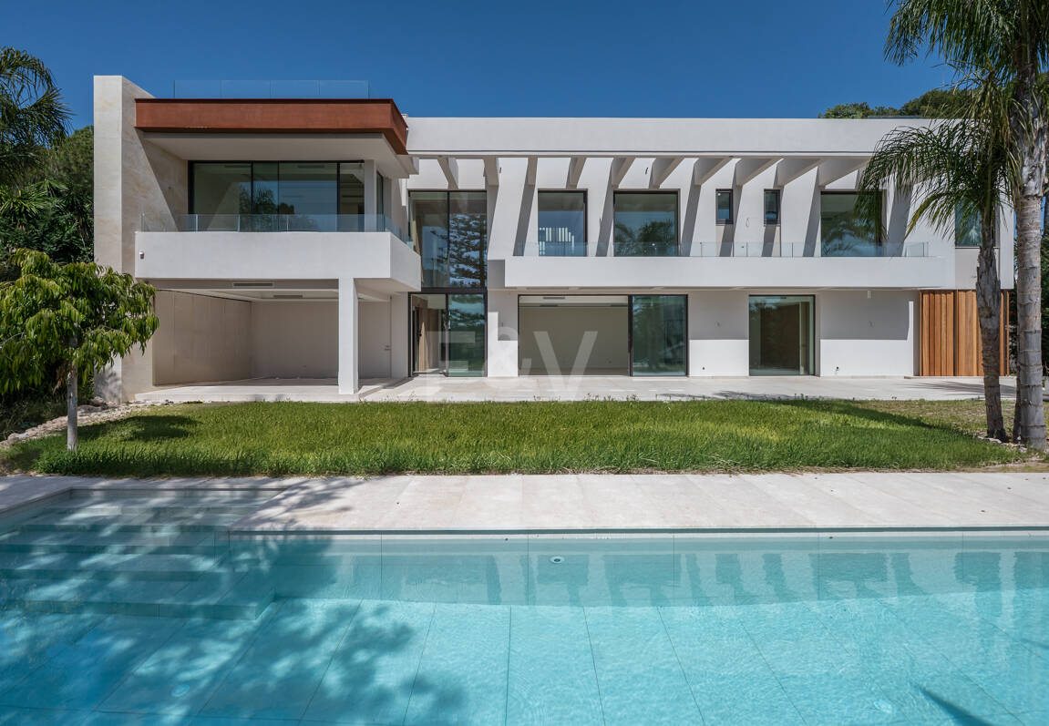 Luxuriöse, neu erbaute Villa mit Meerblick in Los Monteros