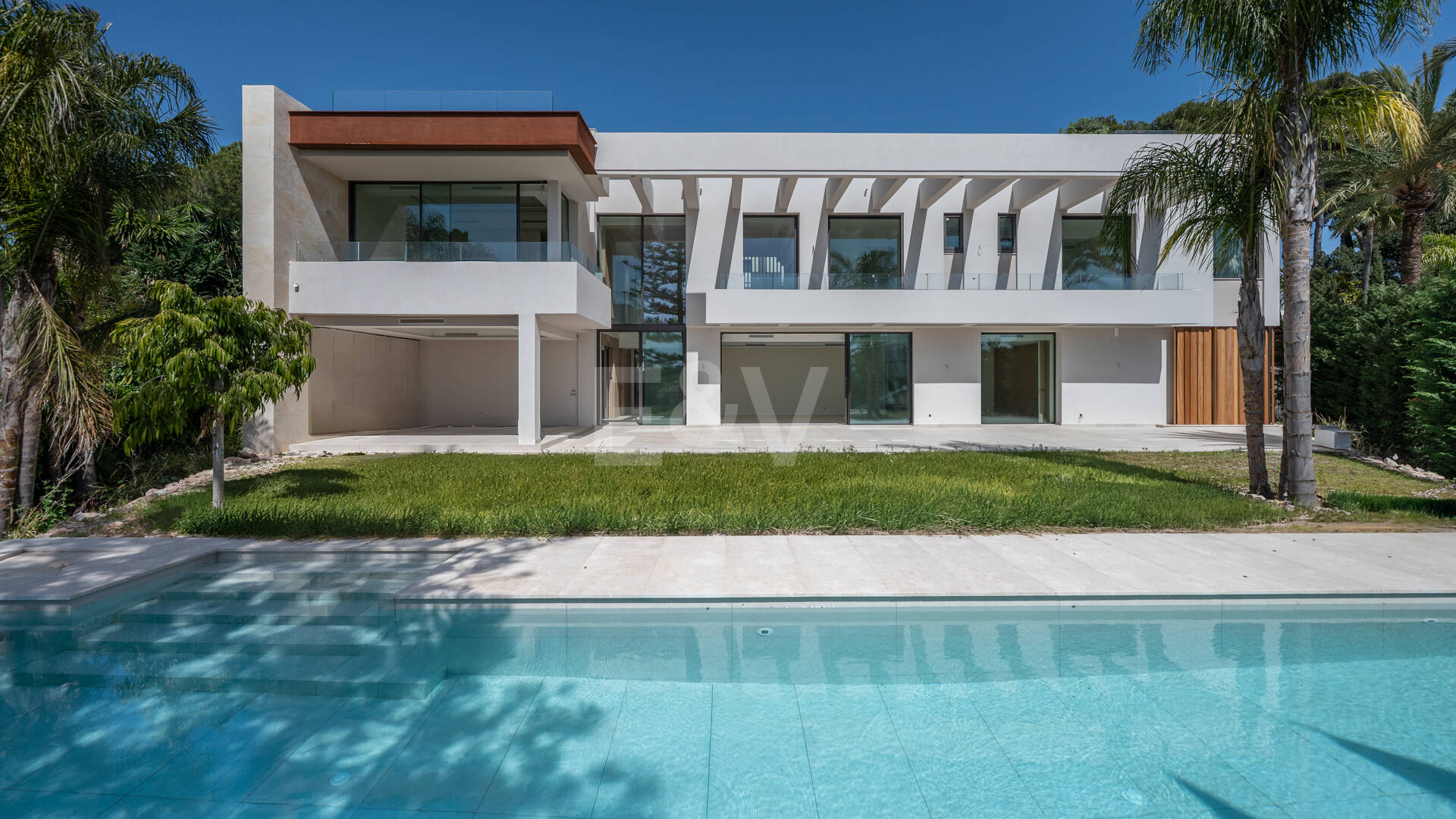 Luxuriöse, neu erbaute Villa mit Meerblick in Los Monteros