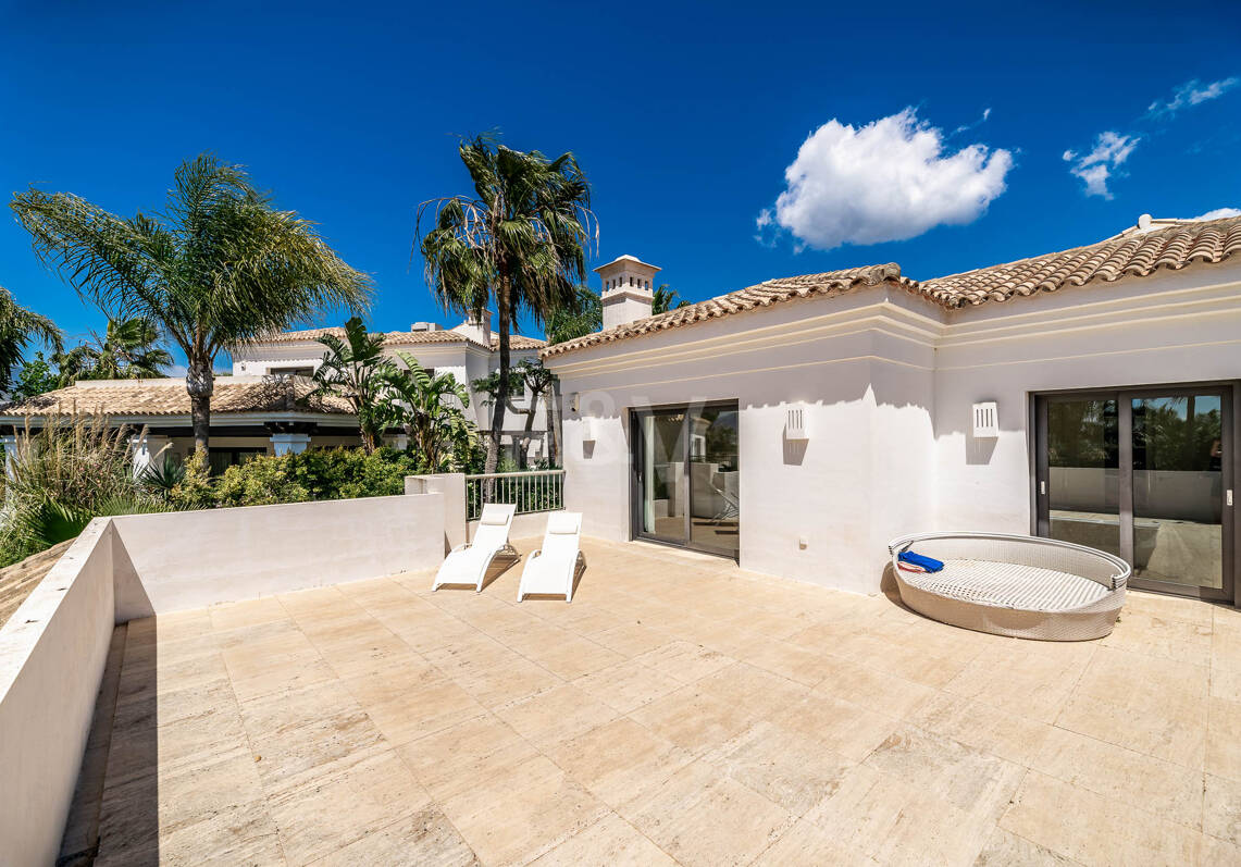 Klassische elegante Villa mit Meerblick. Preise ab 10,500 € pro Woche