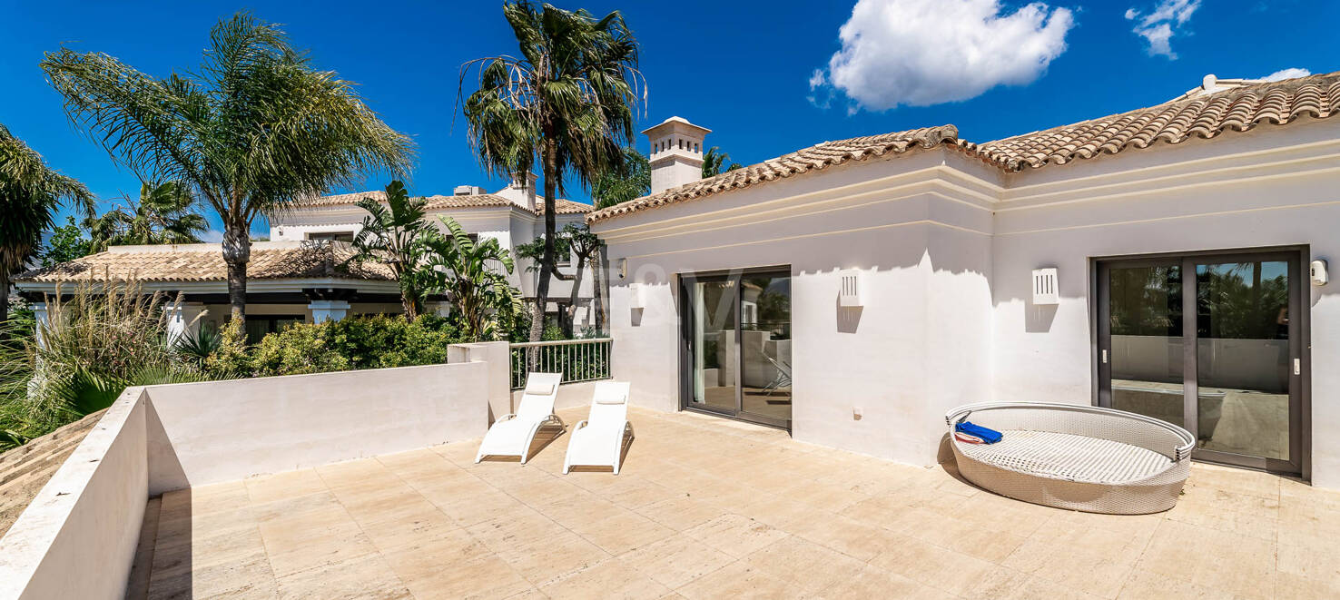 Klassische elegante Villa mit Meerblick. Preise ab 10,500 € pro Woche