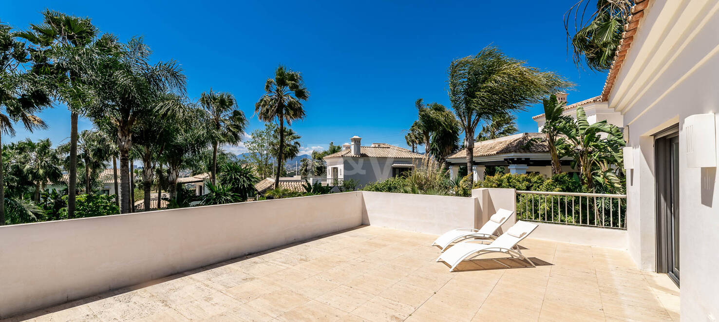 Klassische elegante Villa mit Meerblick. Preise ab 10,500 € pro Woche