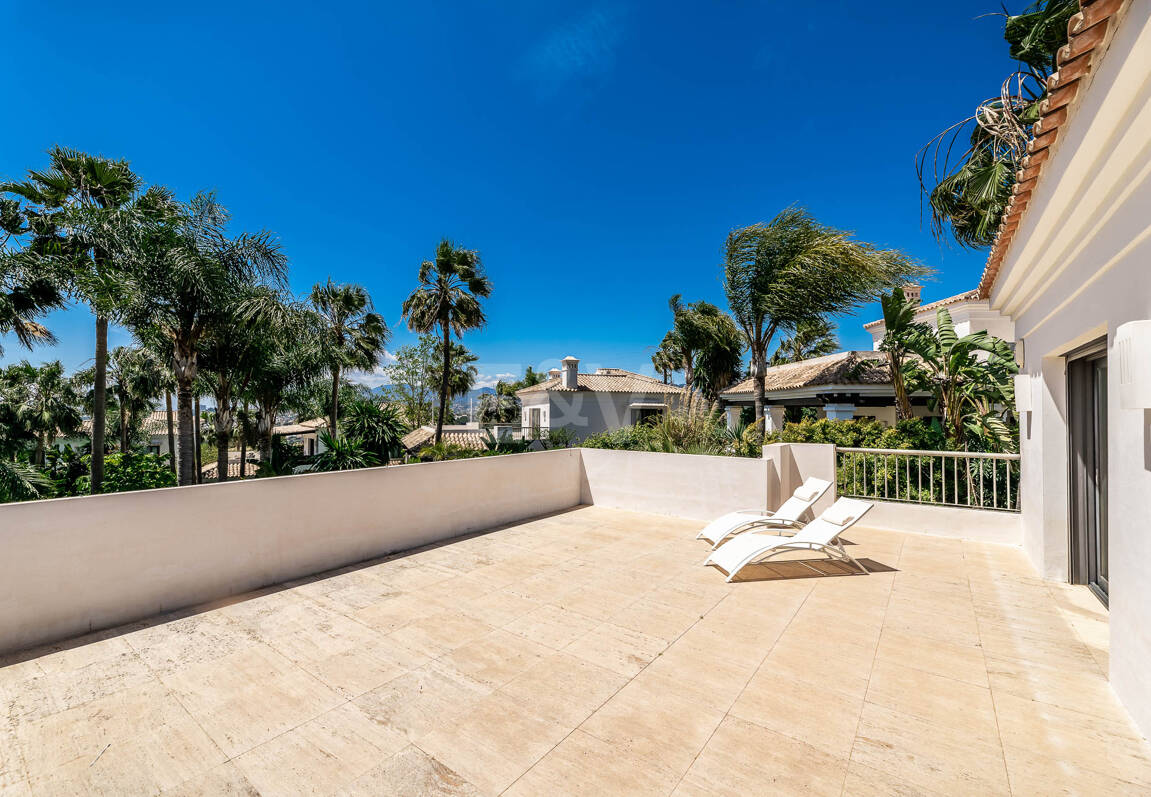 Klassische elegante Villa mit Meerblick. Preise ab 10,500 € pro Woche