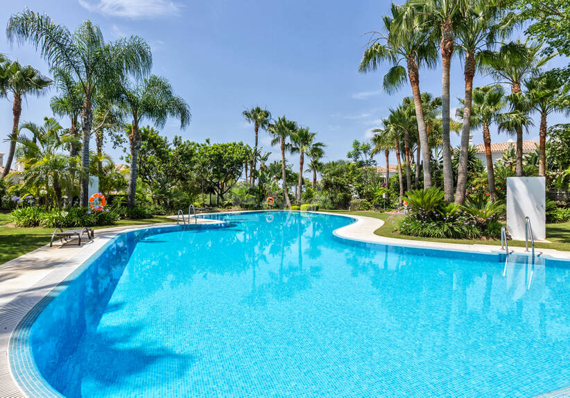 Klassische elegante Villa mit Meerblick. Preise ab 10,500 € pro Woche