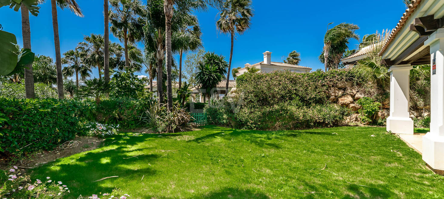 Klassische elegante Villa mit Meerblick. Preise ab 10,500 € pro Woche