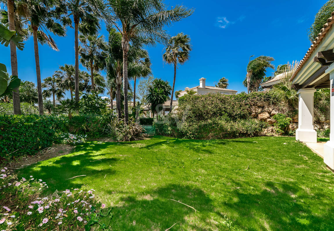 Klassische elegante Villa mit Meerblick. Preise ab 10,500 € pro Woche