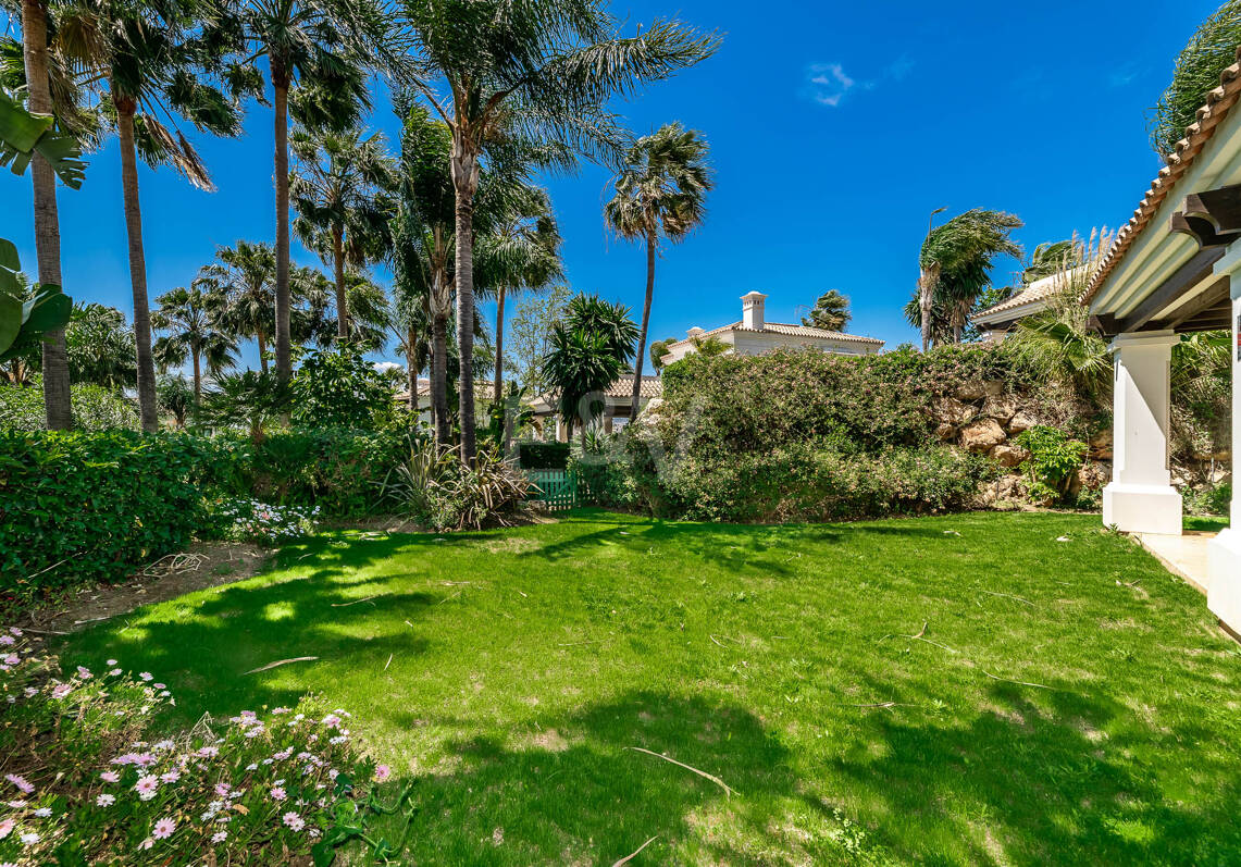Klassische elegante Villa mit Meerblick. Preise ab 10,500 € pro Woche