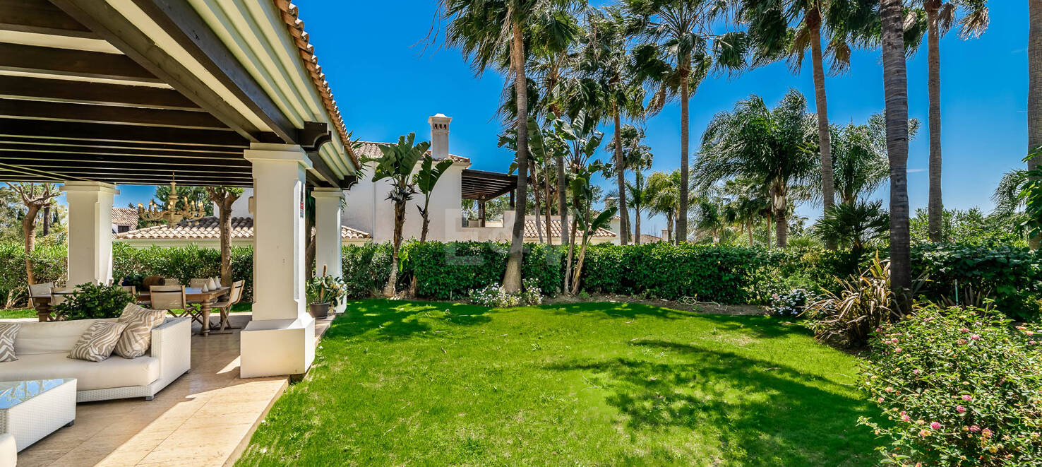 Klassische elegante Villa mit Meerblick. Preise ab 10,500 € pro Woche