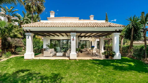 Elegant Classical Villa with Sea Views. Prices from €10,500 per week