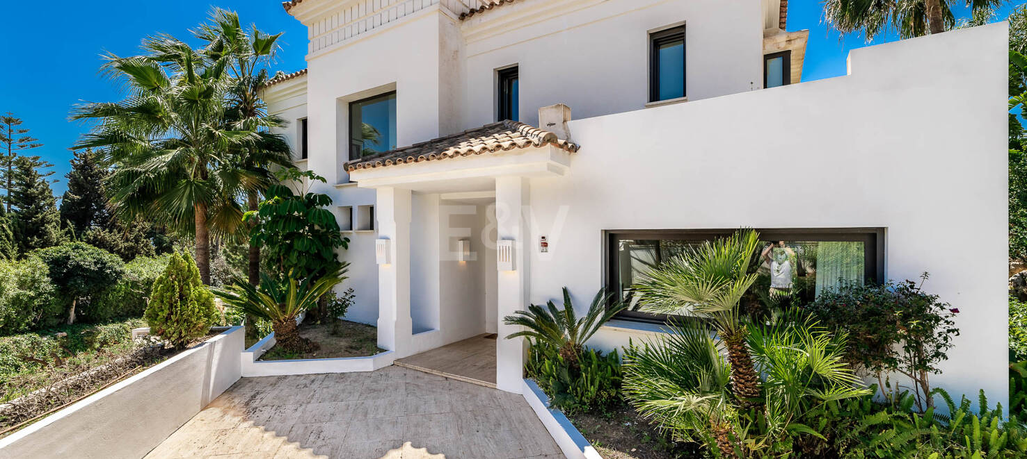 Klassische elegante Villa mit Meerblick. Preise ab 10,500 € pro Woche