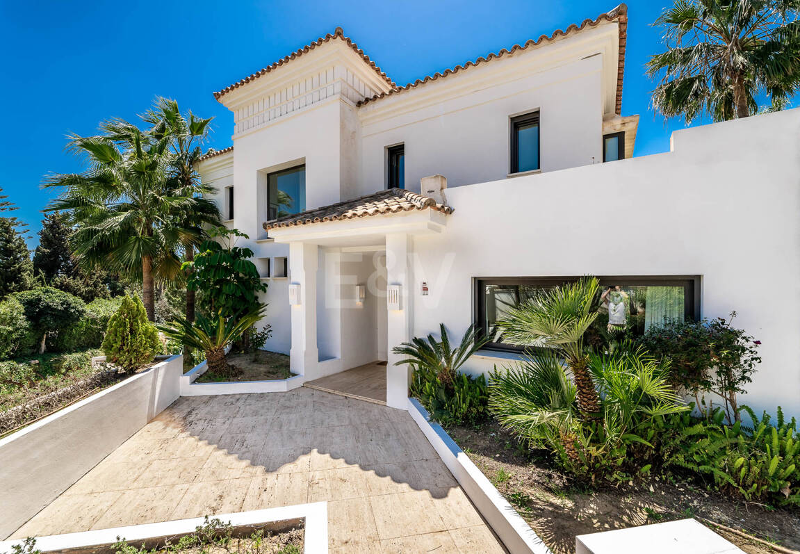 Klassische elegante Villa mit Meerblick. Preise ab 10,500 € pro Woche