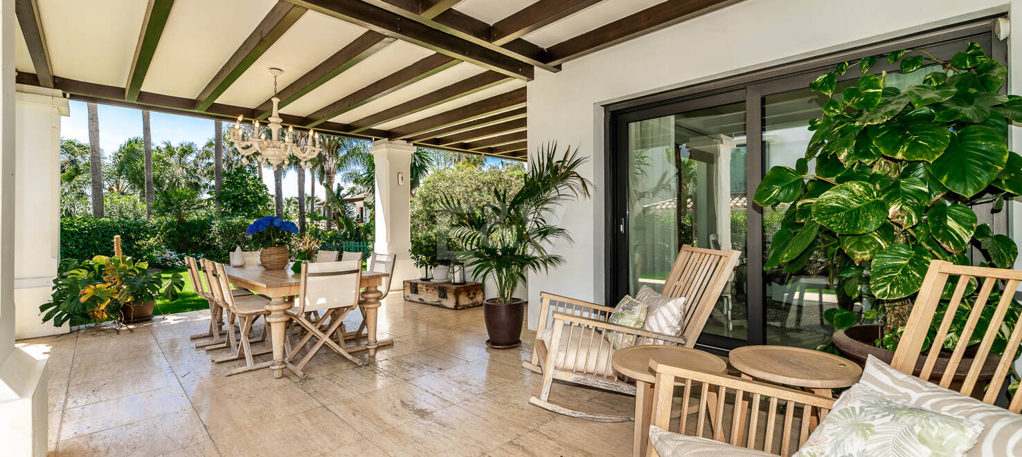 Klassische elegante Villa mit Meerblick. Preise ab 10,500 € pro Woche
