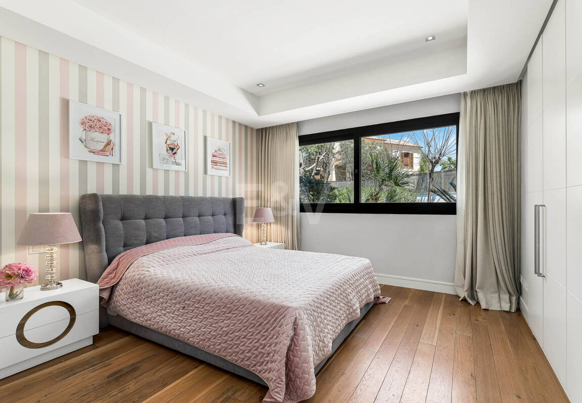 Klassische elegante Villa mit Meerblick. Preise ab 10,500 € pro Woche