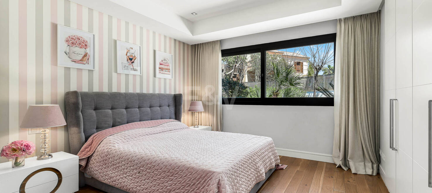 Klassische elegante Villa mit Meerblick. Preise ab 10,500 € pro Woche