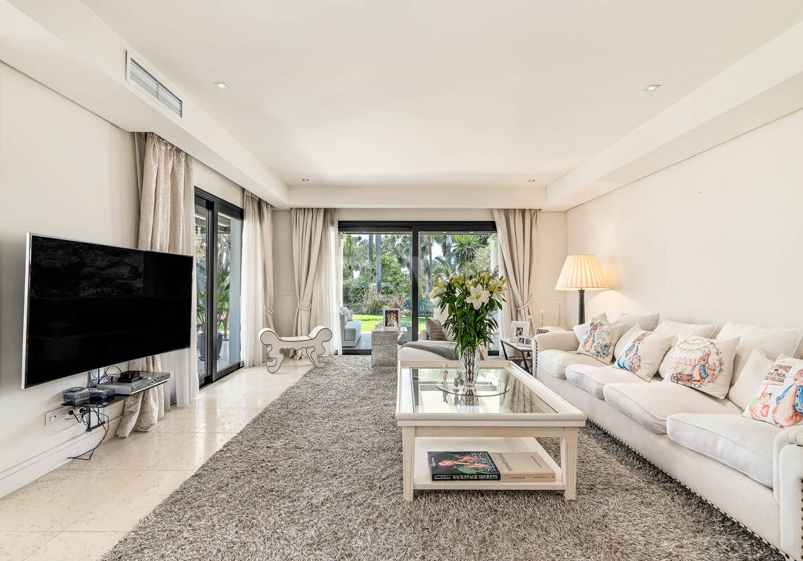 Klassische elegante Villa mit Meerblick. Preise ab 10,500 € pro Woche