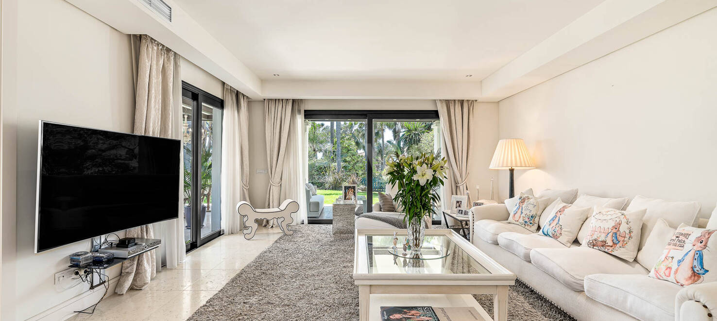 Klassische elegante Villa mit Meerblick. Preise ab 10,500 € pro Woche
