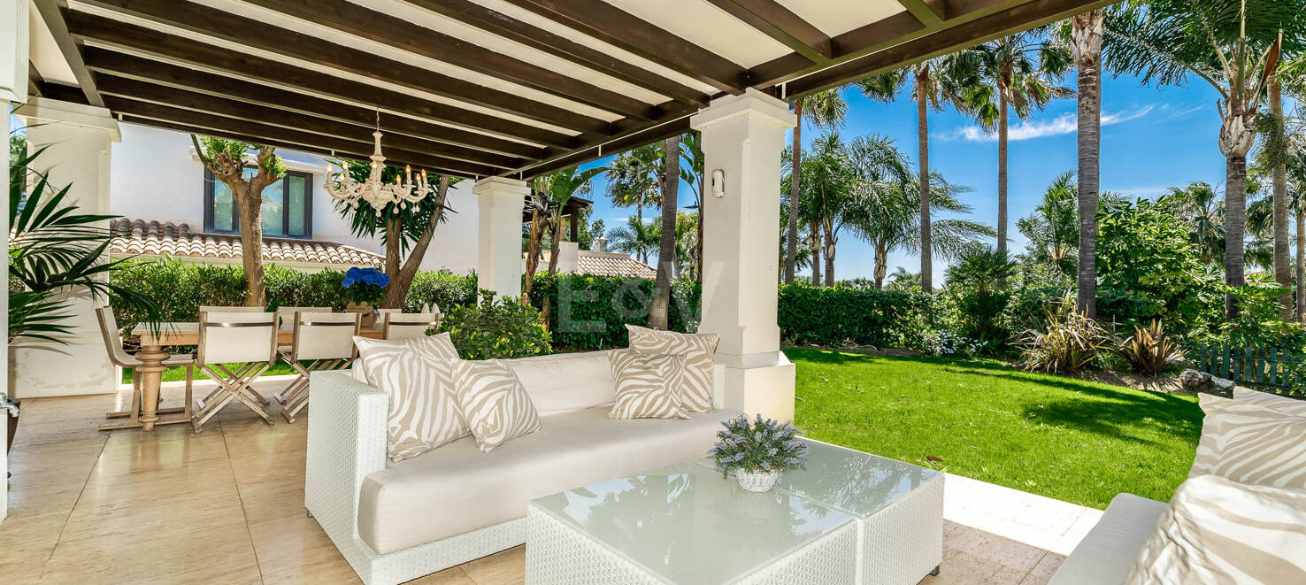 Klassische elegante Villa mit Meerblick. Preise ab 10,500 € pro Woche
