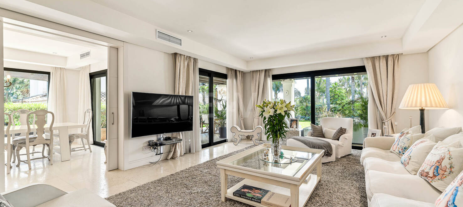 Klassische elegante Villa mit Meerblick. Preise ab 10,500 € pro Woche
