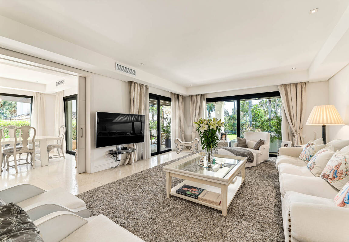 Klassische elegante Villa mit Meerblick. Preise ab 10,500 € pro Woche