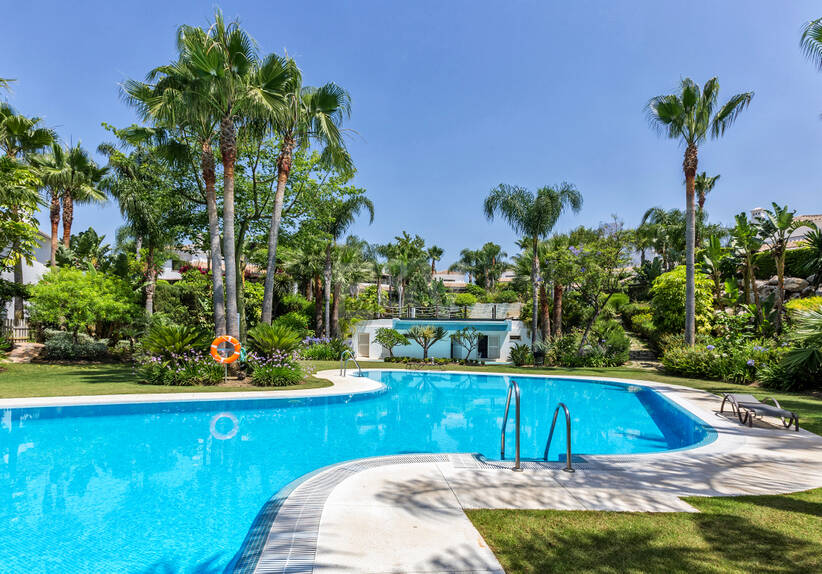 Klassische elegante Villa mit Meerblick. Preise ab 10,500 € pro Woche