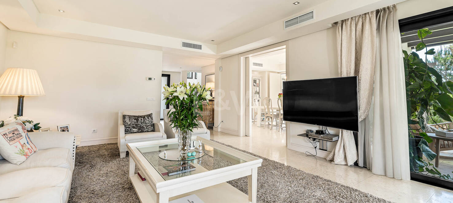 Klassische elegante Villa mit Meerblick. Preise ab 10,500 € pro Woche