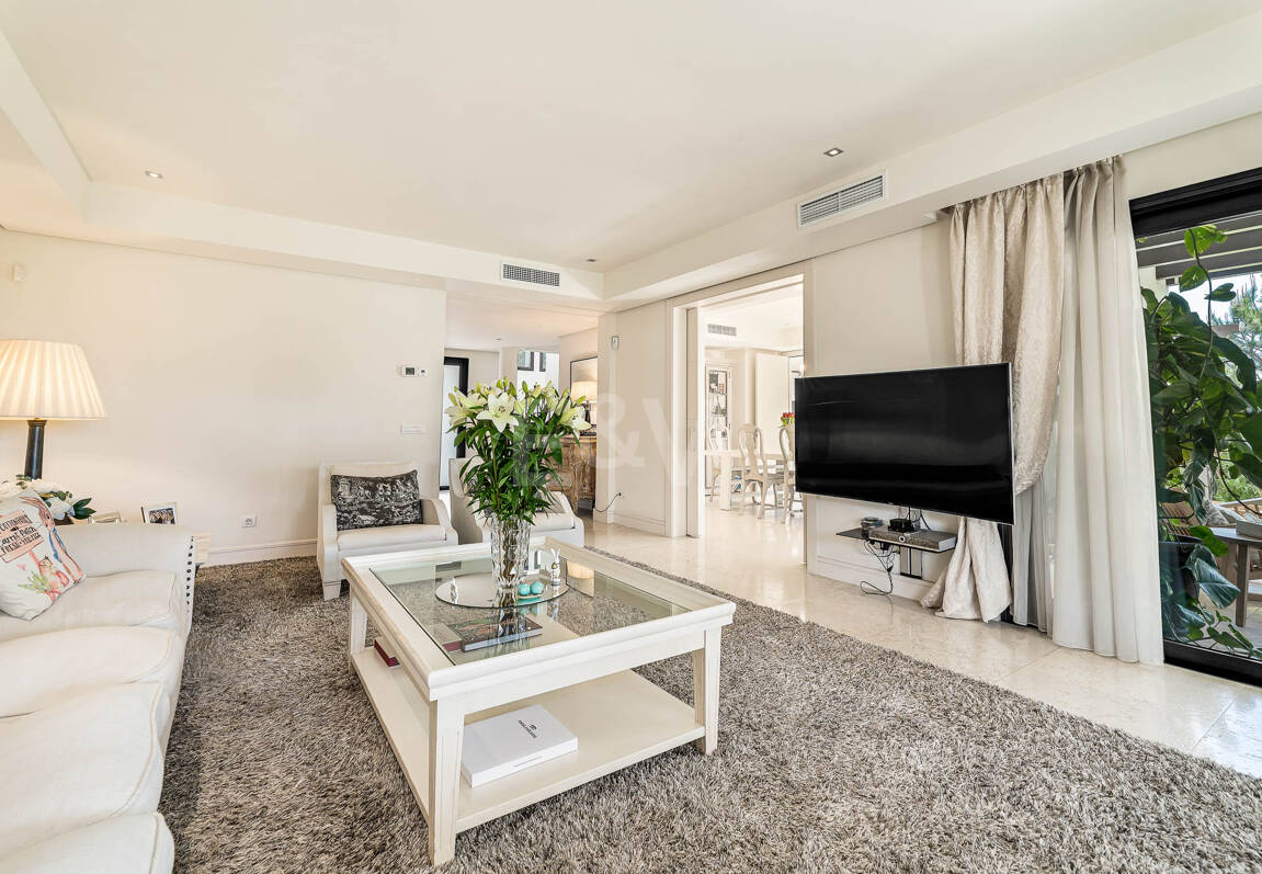 Klassische elegante Villa mit Meerblick. Preise ab 10,500 € pro Woche