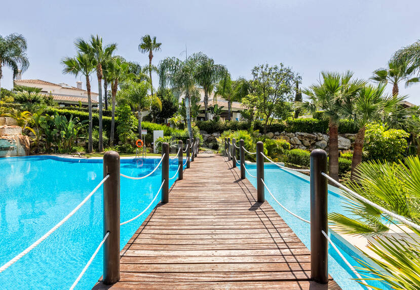 Klassische elegante Villa mit Meerblick. Preise ab 10,500 € pro Woche