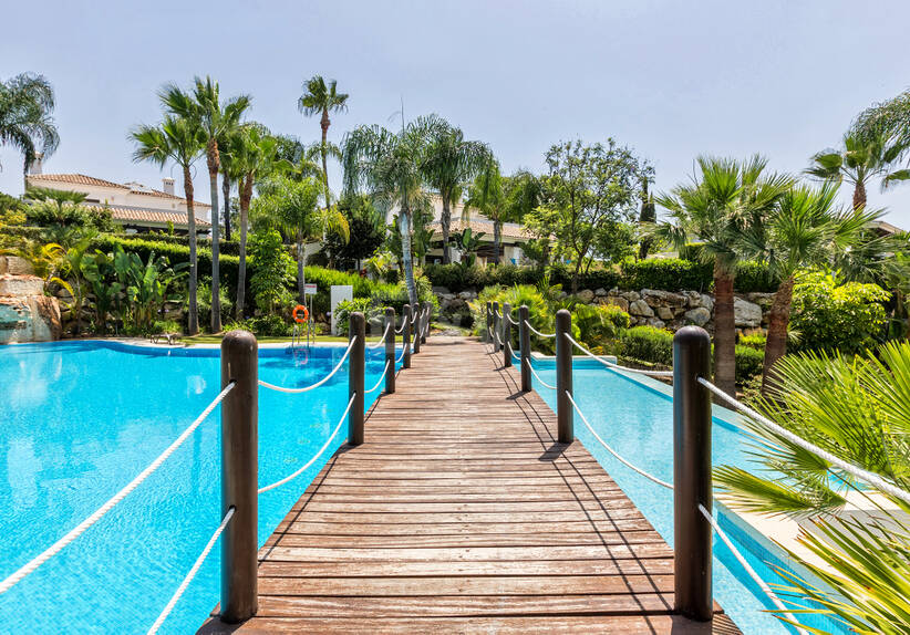 Klassische elegante Villa mit Meerblick. Preise ab 10,500 € pro Woche