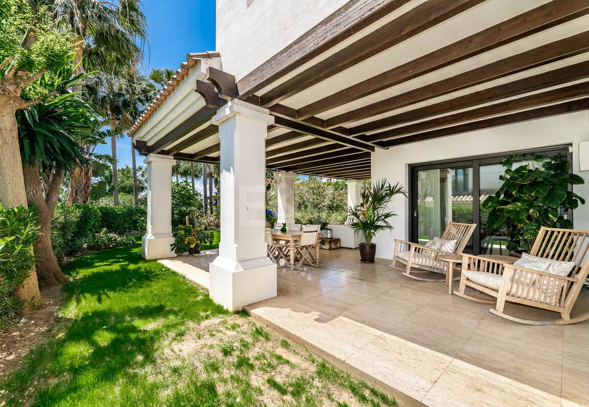 Klassische elegante Villa mit Meerblick. Preise ab 10,500 € pro Woche