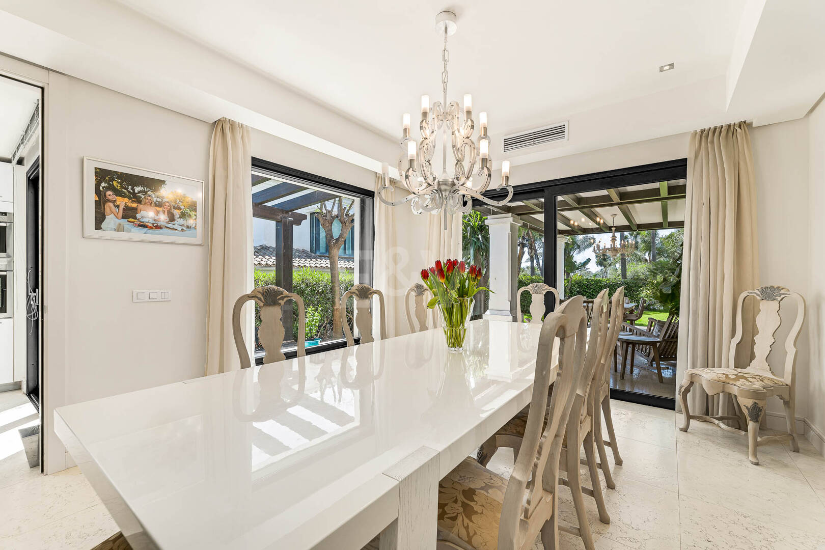 Klassische elegante Villa mit Meerblick. Preise ab 10,500 € pro Woche