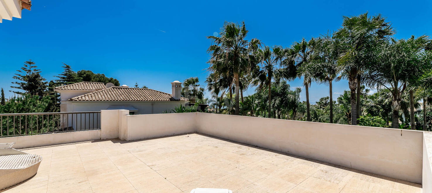 Klassische elegante Villa mit Meerblick. Preise ab 10,500 € pro Woche