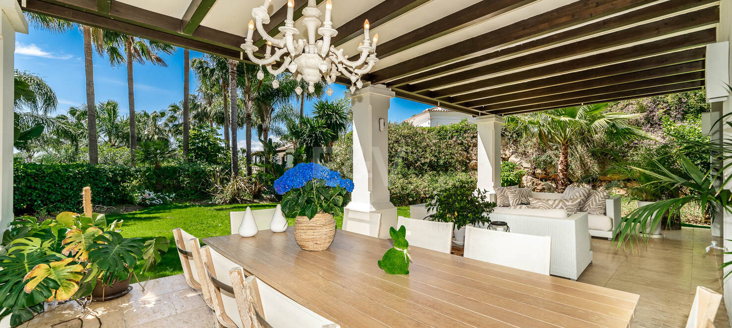 Klassische elegante Villa mit Meerblick. Preise ab 10,500 € pro Woche