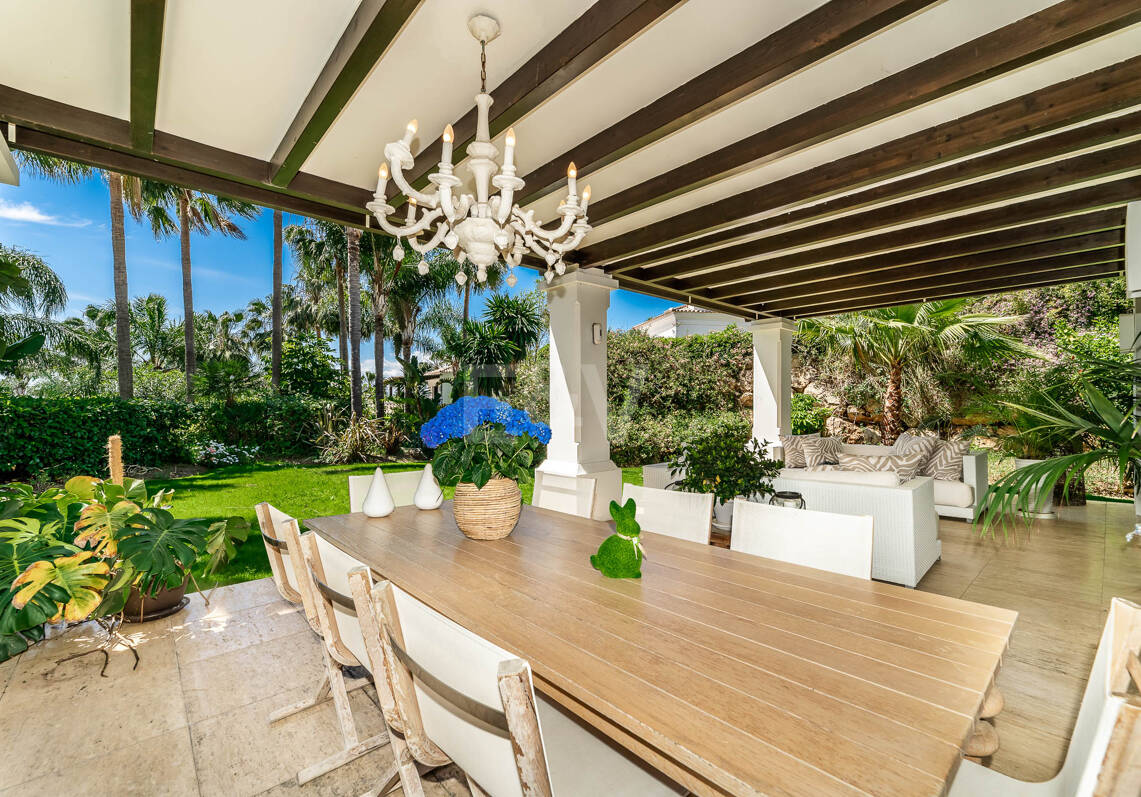Klassische elegante Villa mit Meerblick. Preise ab 10,500 € pro Woche