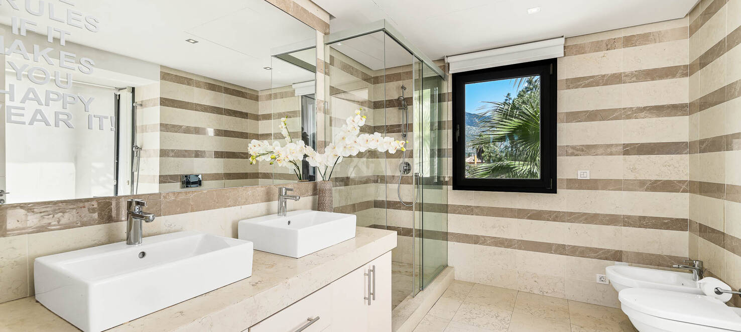 Klassische elegante Villa mit Meerblick. Preise ab 10,500 € pro Woche