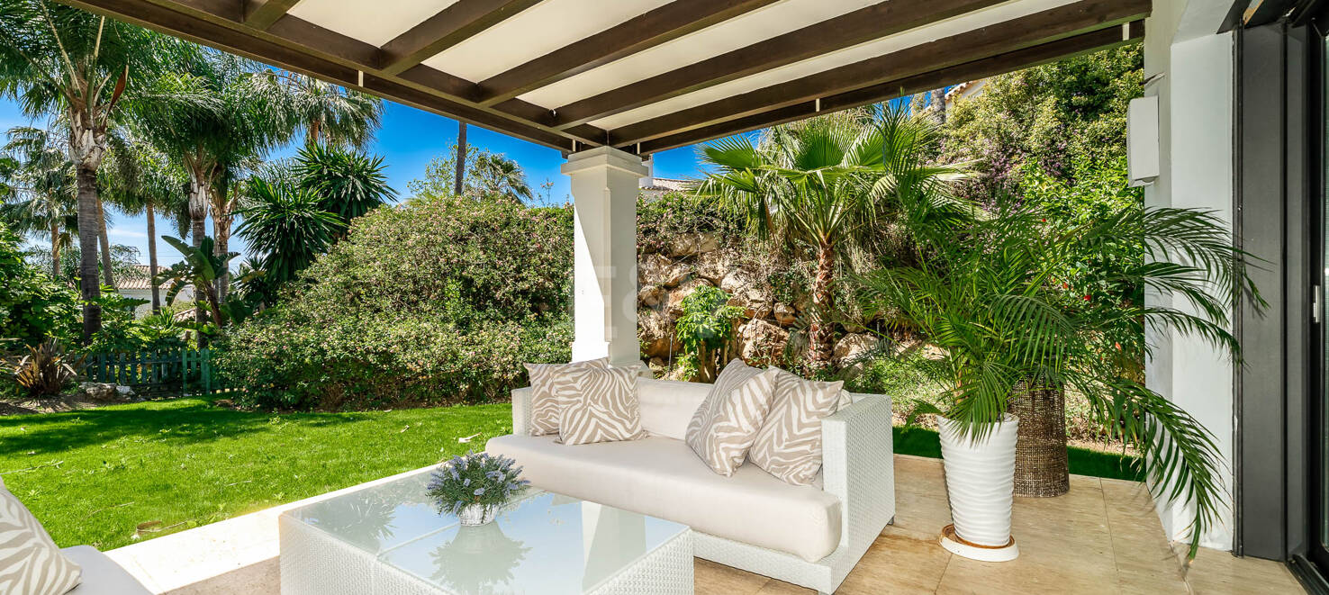 Klassische elegante Villa mit Meerblick. Preise ab 10,500 € pro Woche