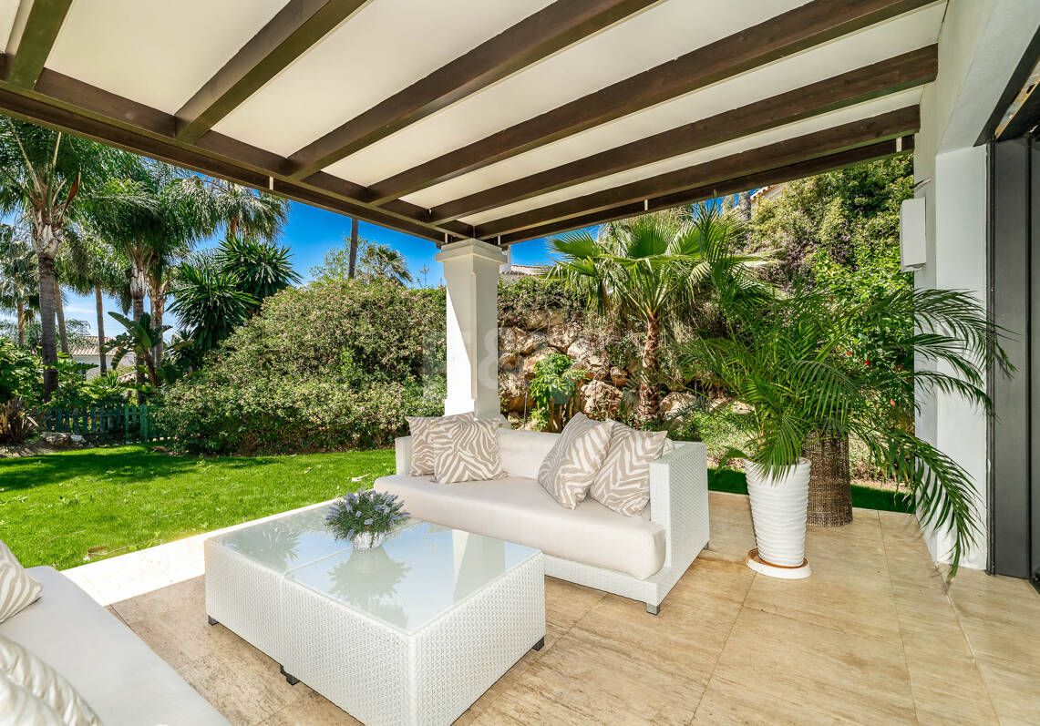 Klassische elegante Villa mit Meerblick. Preise ab 10,500 € pro Woche