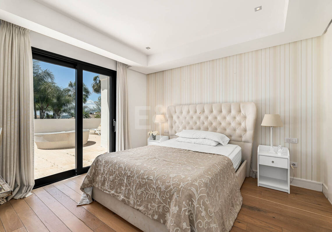 Klassische elegante Villa mit Meerblick. Preise ab 10,500 € pro Woche