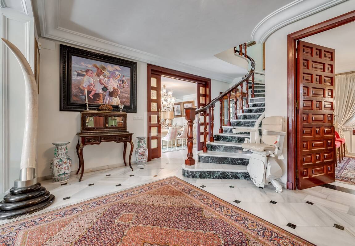 Villa en una tranquila urbanización al lado de la ciudad de Marbella