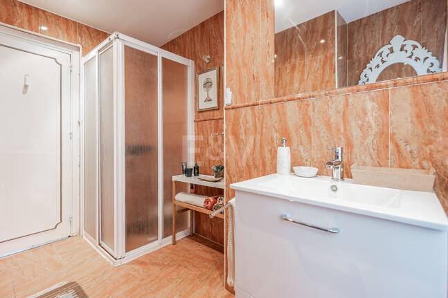 Villa en una tranquila urbanización al lado de la ciudad de Marbella