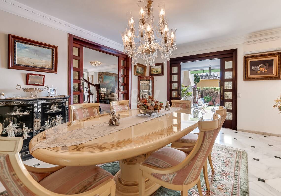 Villa dans une urbanisation tranquille à côté de Marbella City