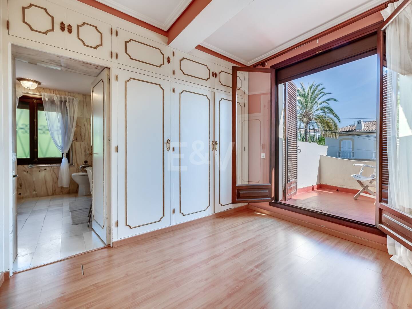 Villa i en lugn urbanisering bredvid Marbella City