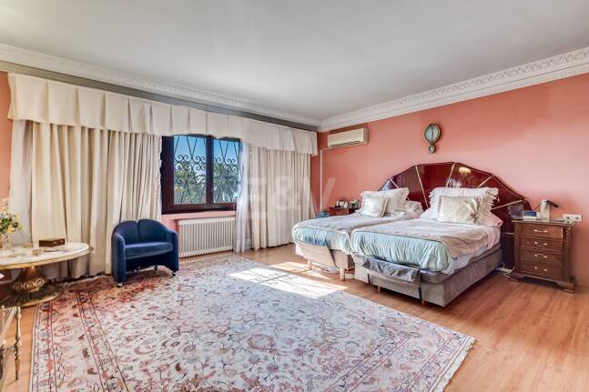 Villa en una tranquila urbanización al lado de la ciudad de Marbella