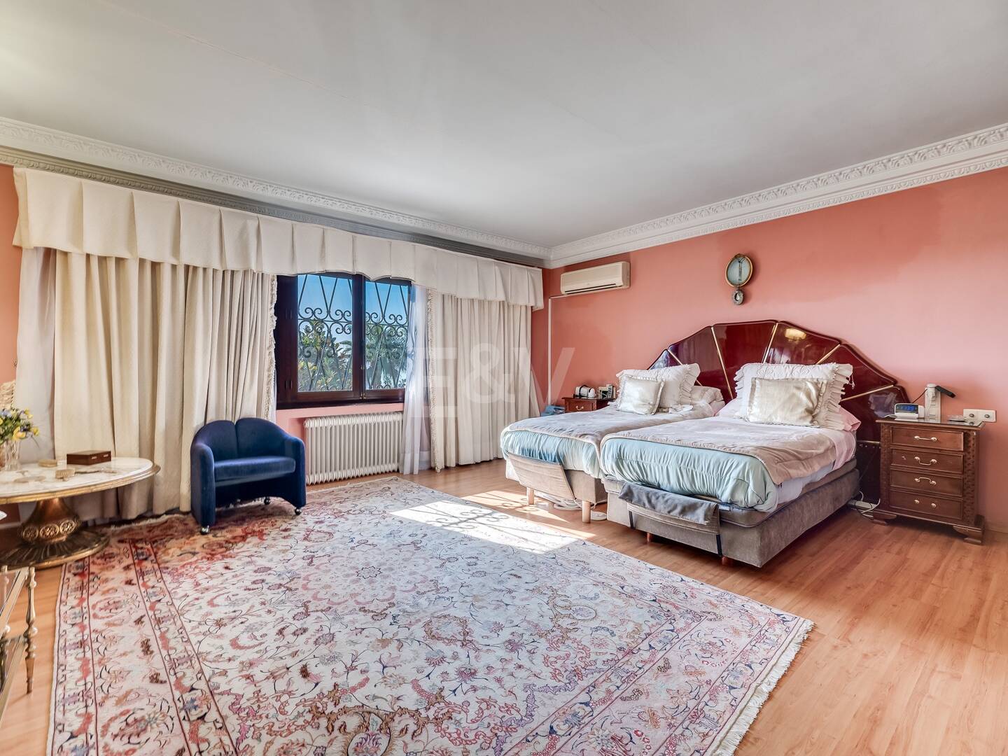 Villa i en lugn urbanisering bredvid Marbella City