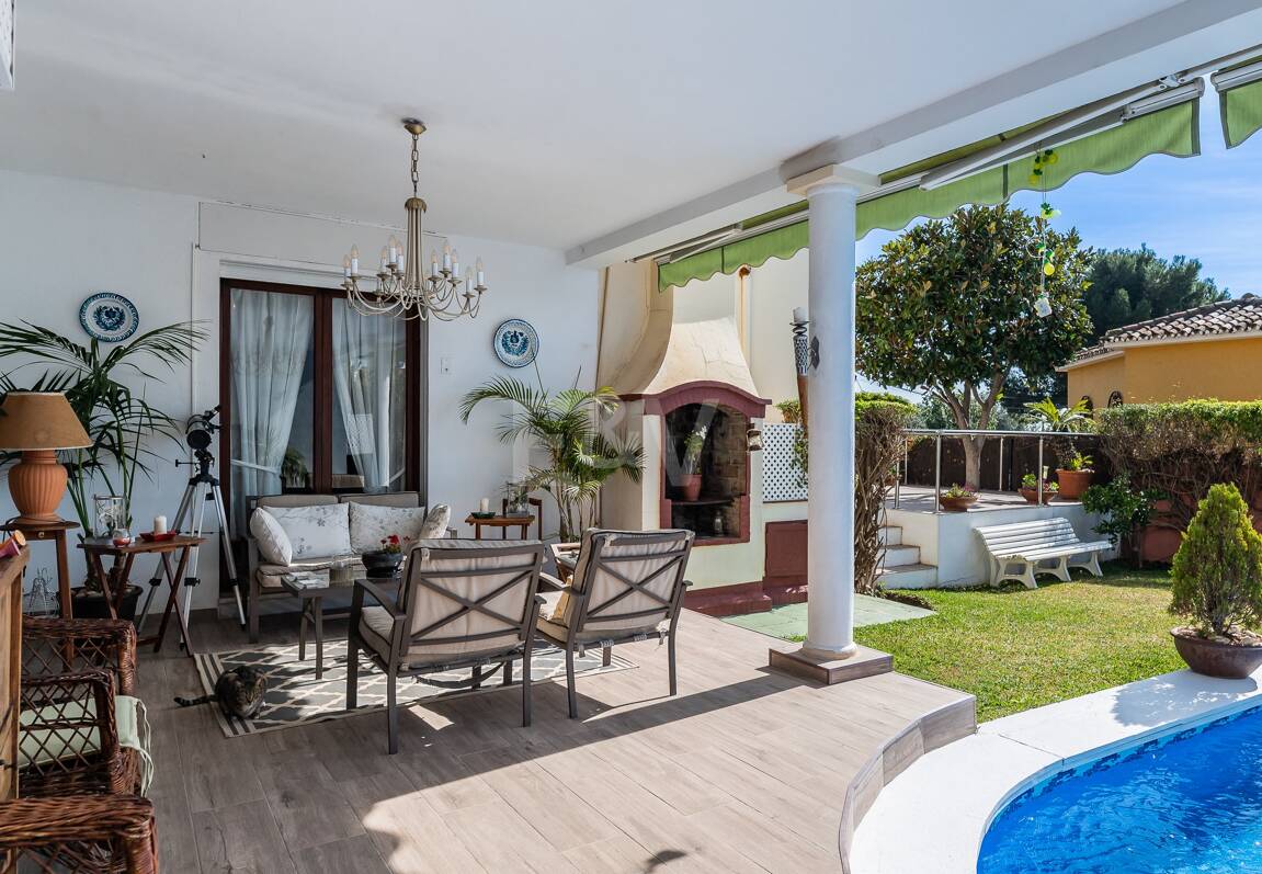Villa en una tranquila urbanización al lado de la ciudad de Marbella
