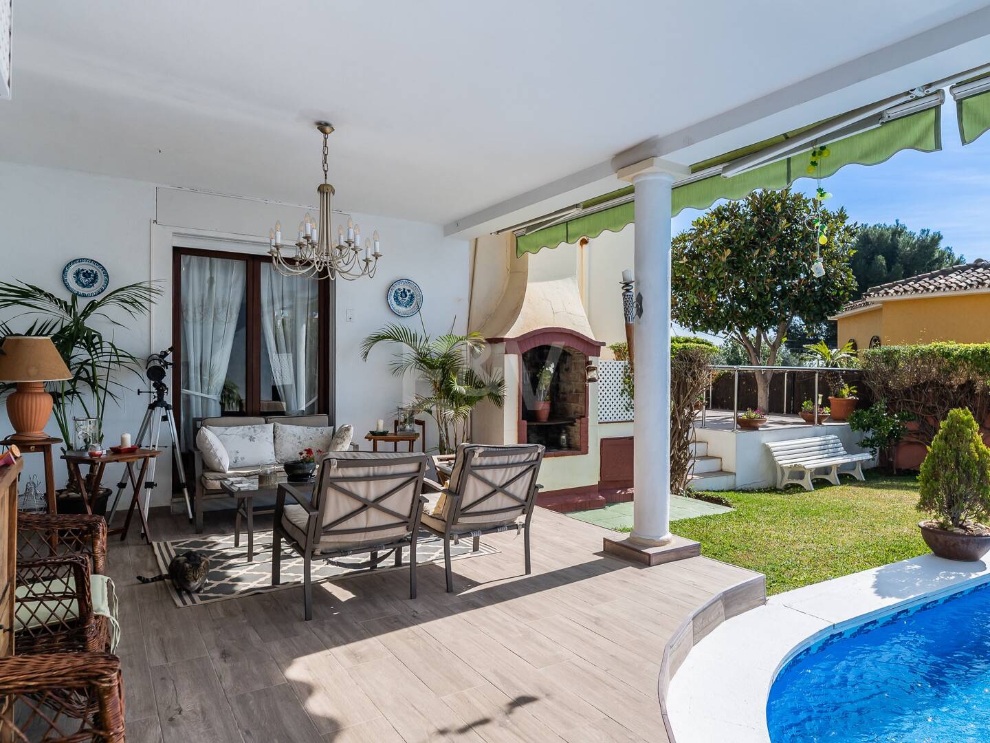 Villa i en lugn urbanisering bredvid Marbella City