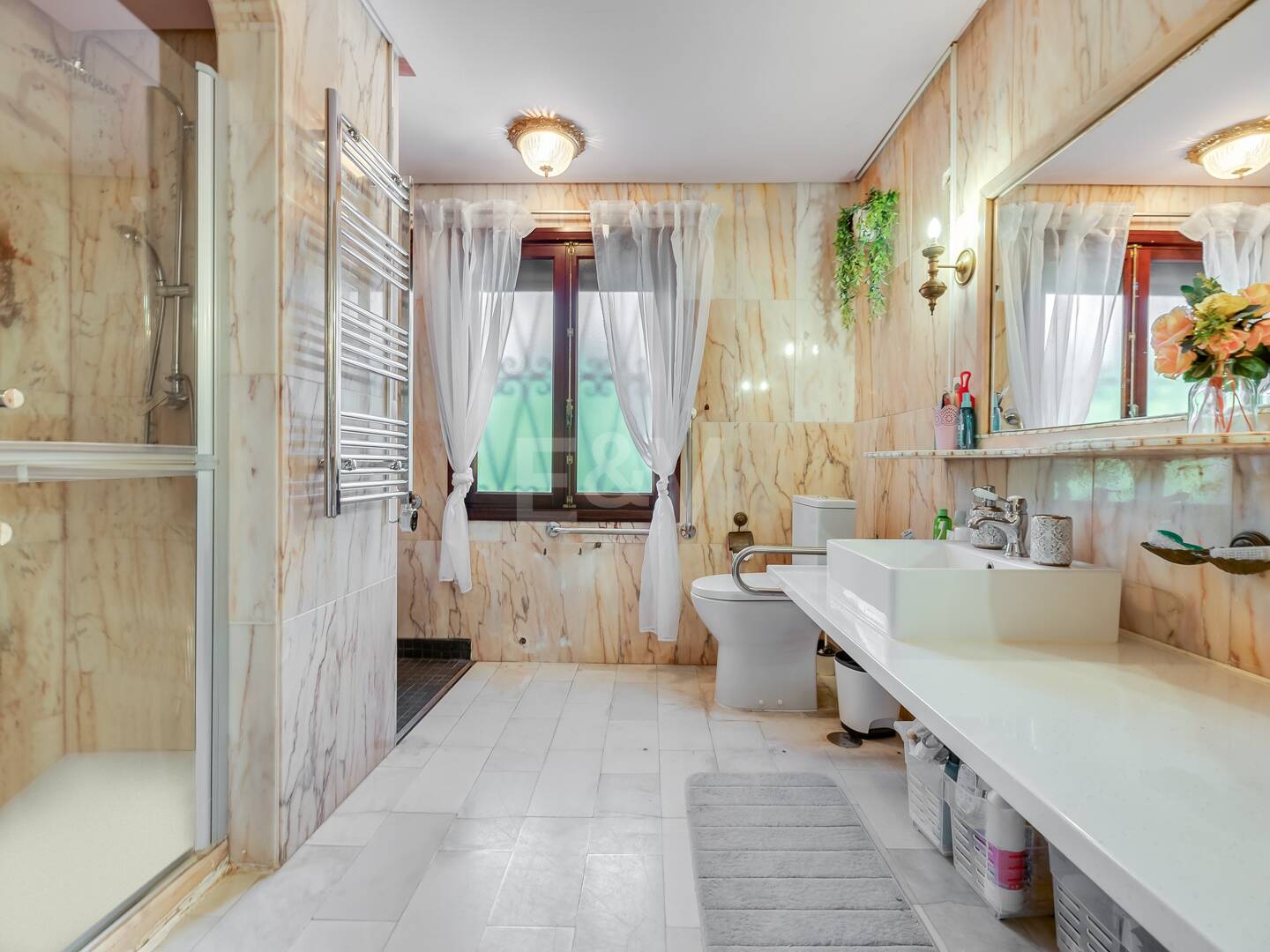 Villa i en lugn urbanisering bredvid Marbella City