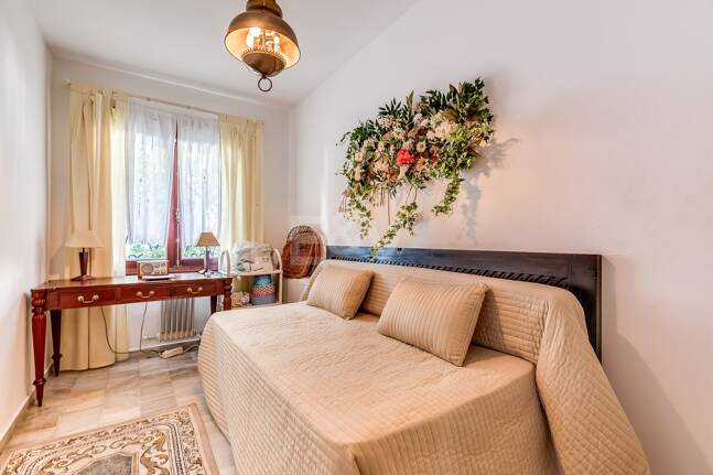 Villa en una tranquila urbanización al lado de la ciudad de Marbella