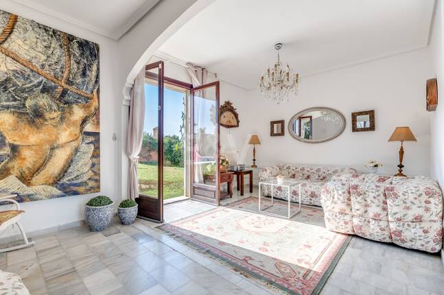 Villa en una tranquila urbanización al lado de la ciudad de Marbella