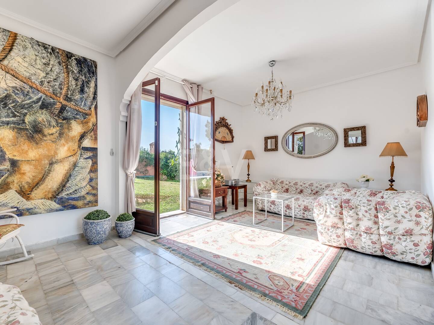 Villa i en lugn urbanisering bredvid Marbella City