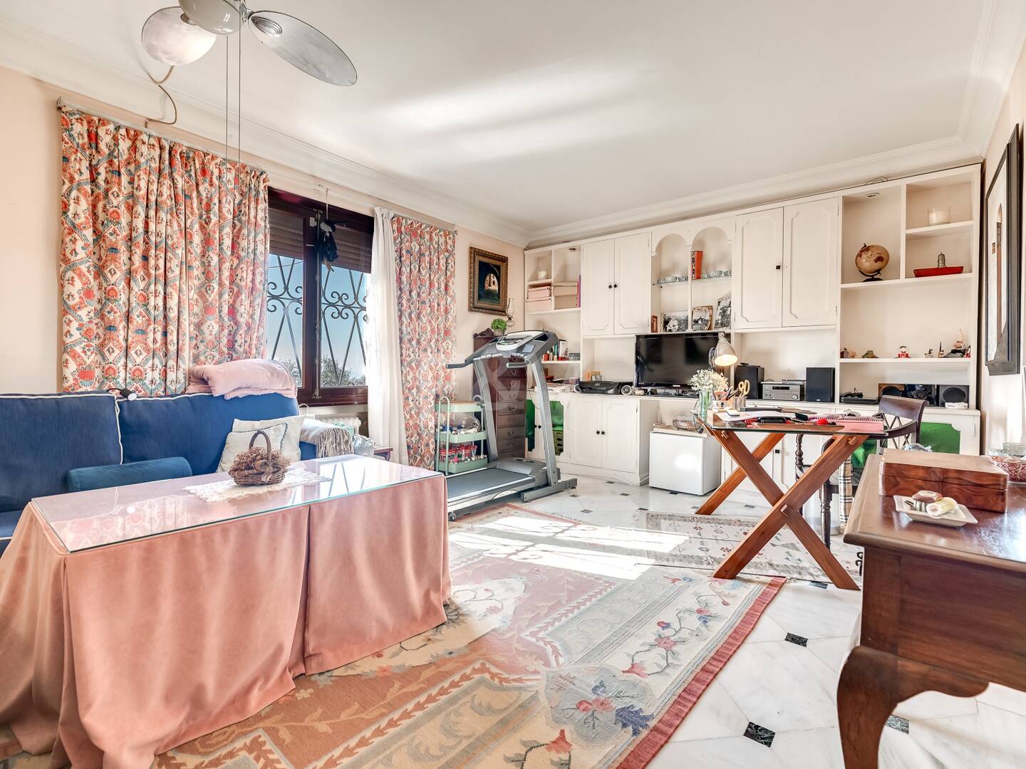 Villa i en lugn urbanisering bredvid Marbella City